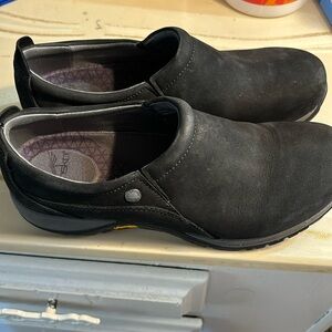 Vibram women shoes size 39 ,usa size 8.5 water proof black